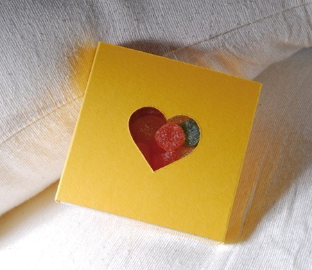 Scatola con cuore intagliato