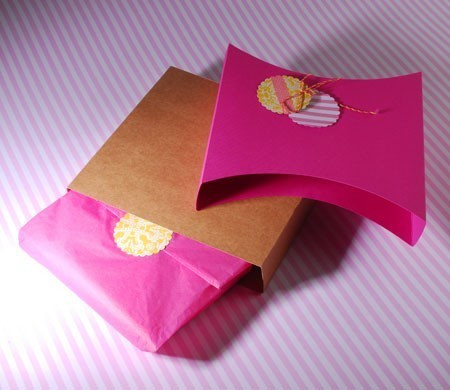 Scatola con Fascia Rosa e Baker's Twine Scatola con Fascia Rosa e Baker's Twine