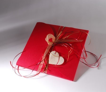 Scatola rossa per foulard