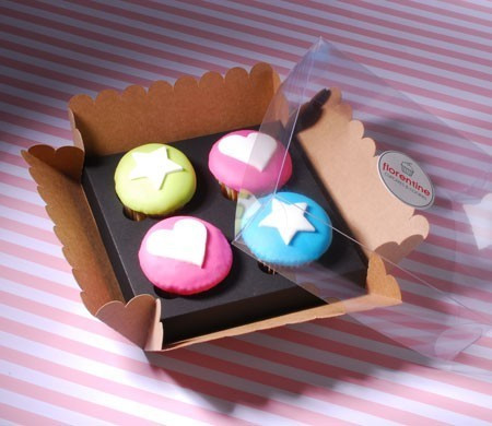 Scatola per quattro cupcake con etichetta Scatola per quattro cupcake con etichetta