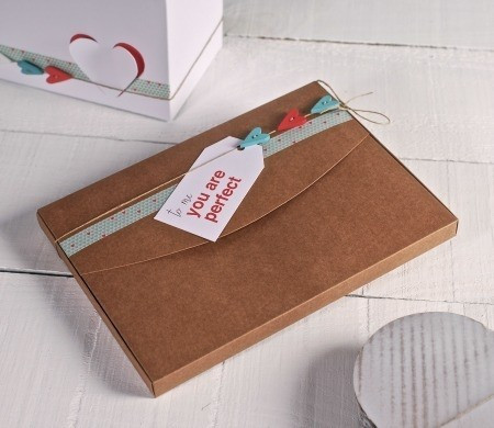 Decorare regali di San Valentino