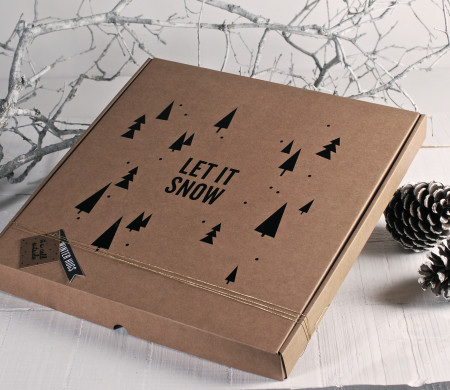 Scatola per pizza con adesivo decorativo