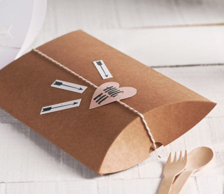 Scatola regalo per San Valentino dalla forma allungata Scatola regalo per San Valentino dalla forma allungata