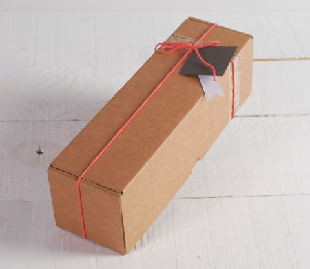 Caja alargada de envíos decorada