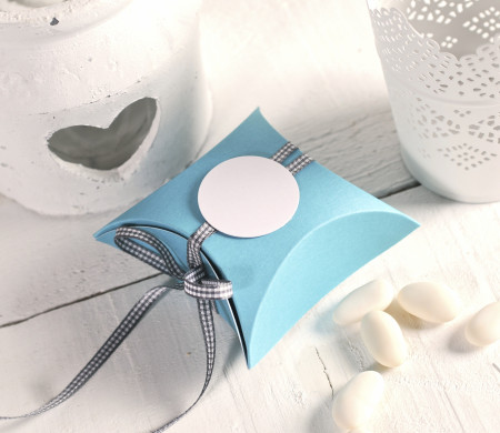 Scatola regalo decorata per feste
