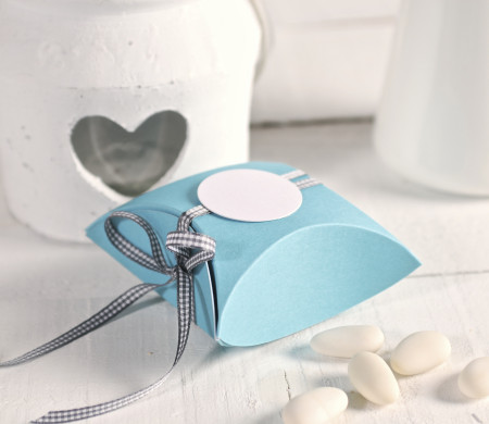 Scatola regalo decorata per feste