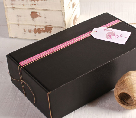 Scatola decorata in rosa e...