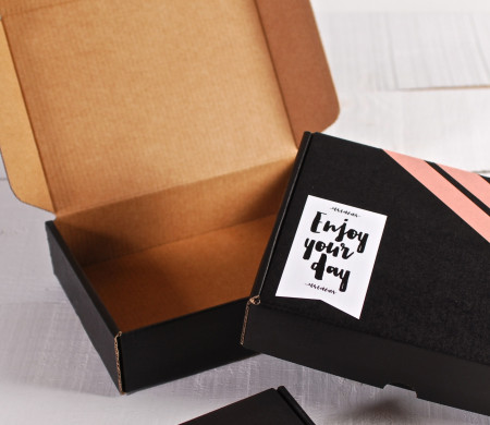 Scatola decorata con washi tape e adesivi "Happy"