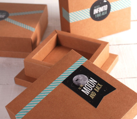 Scatola Kraft Decorata con Adesivi