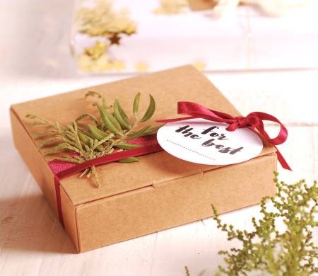 Scatola piatta con decorazione floreale