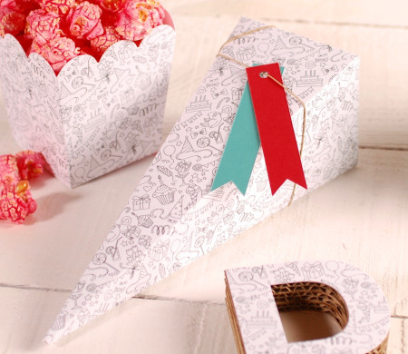 Scatola a cono con decorazioni Scatola a cono con decorazioni