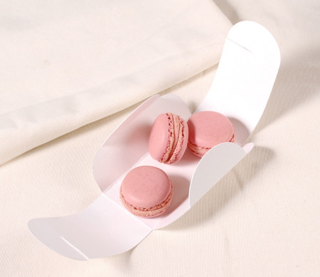 Scatola stampata per due macaron. Scatola stampata per due macaron.