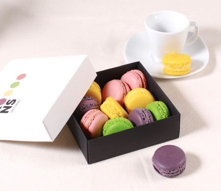 Scatola quadrata per regalare macarons. Scatola quadrata per regalare macarons.