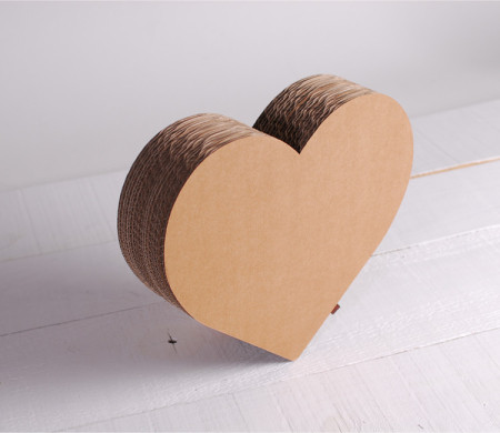 Un regalo fatto con il cuore (decorativo in cartone)!