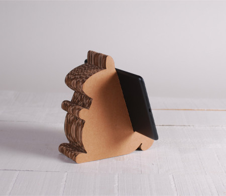 Supporto in cartone per iPad a forma di scoiattolo