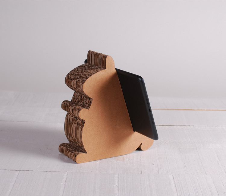 Supporto in cartone per iPad a forma di scoiattolo Supporto in cartone per iPad a forma di scoiattolo
