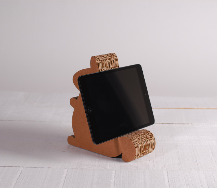 Supporto in cartone per iPad a forma di scoiattolo Supporto in cartone per iPad a forma di scoiattolo