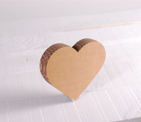 Cuore in cartone per un regalo pieno d'amore
