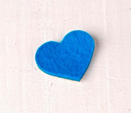 Cuore rosso in feltro per decorazioni
