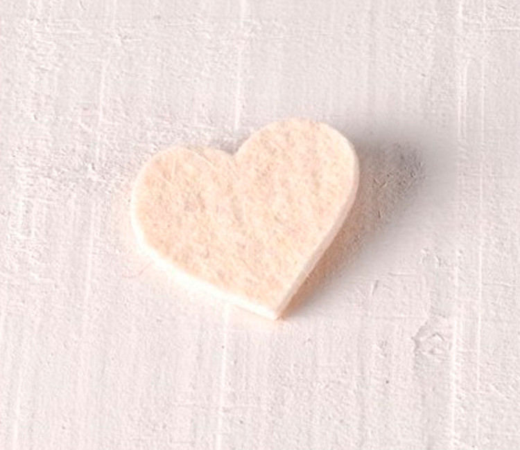 Cuore rosso in feltro per decorazioni