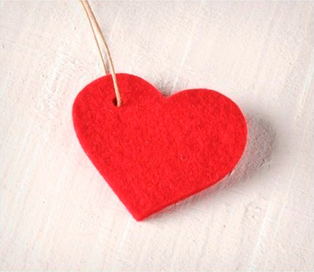 Ciondolo in feltro a forma di cuore: che amore…