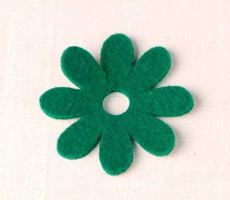 Margherita in feltro per decorare regali originali