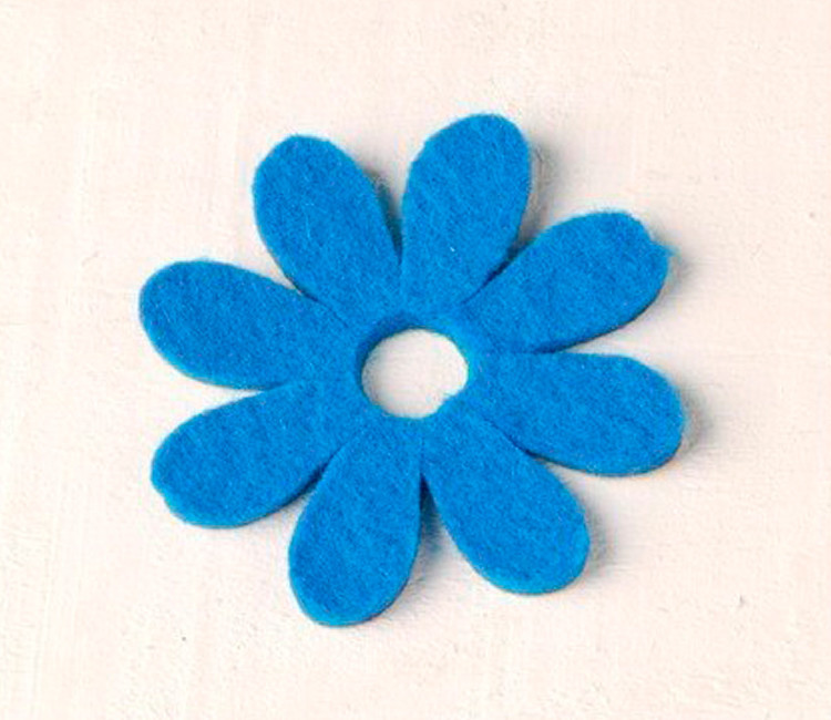 Margherita in feltro per decorare regali originali Margherita in feltro per decorare regali originali