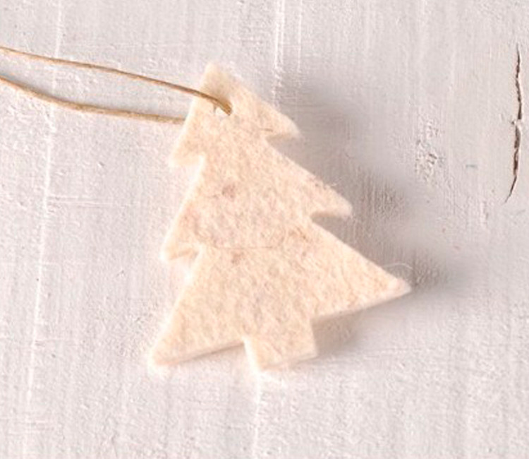 Abete in feltro per i regali di Natale