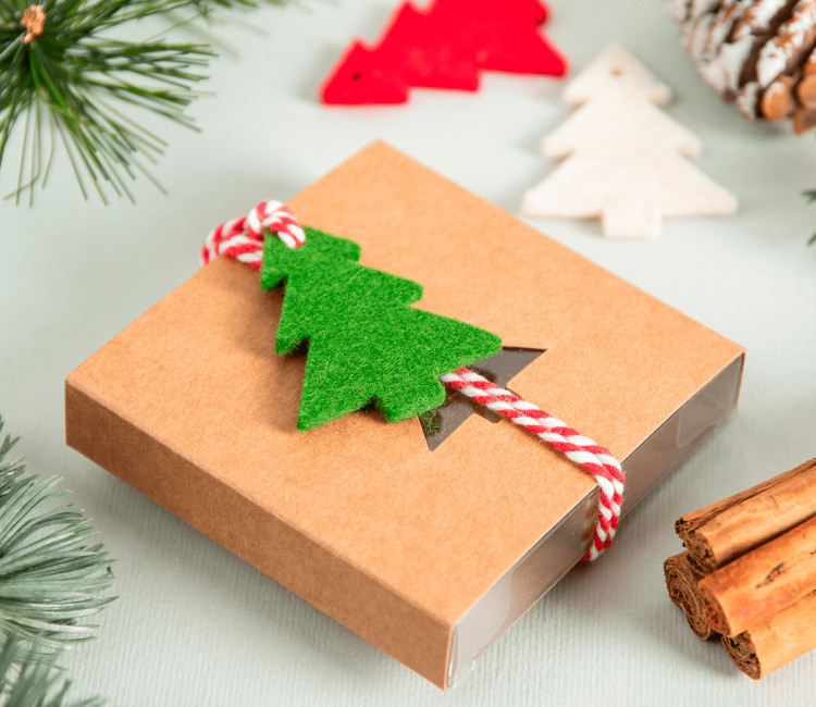 Abete in feltro per i regali di Natale
