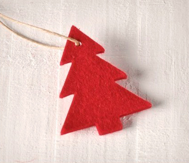 Abete in feltro per i regali di Natale