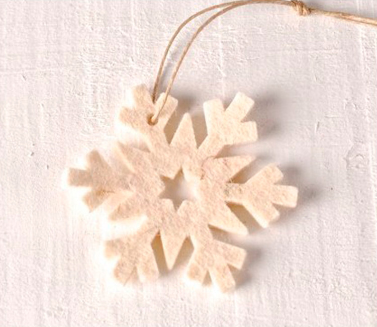 Fiocco di neve in feltro per decorare i regali
