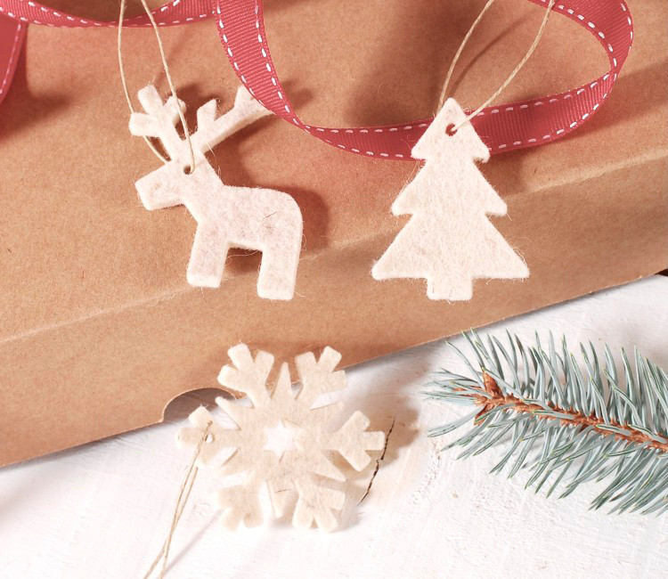 Set di decorazioni natalizie in feltro per un tocco invernale