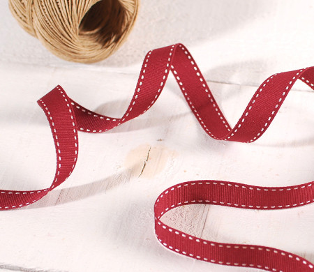 Nastro grosgrain rosso per avvolgere i tuoi regali