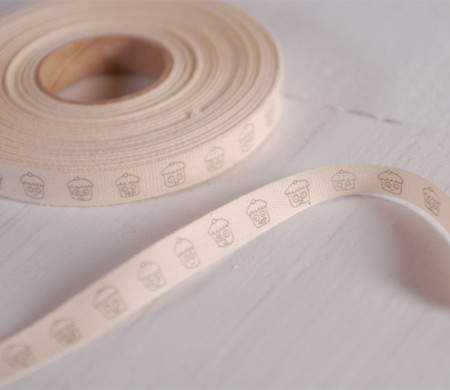 Nastro regalo con cupcake disegnate 