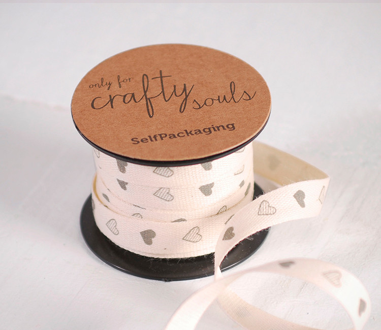 Nastro regalo con cuori Nastro regalo con cuori