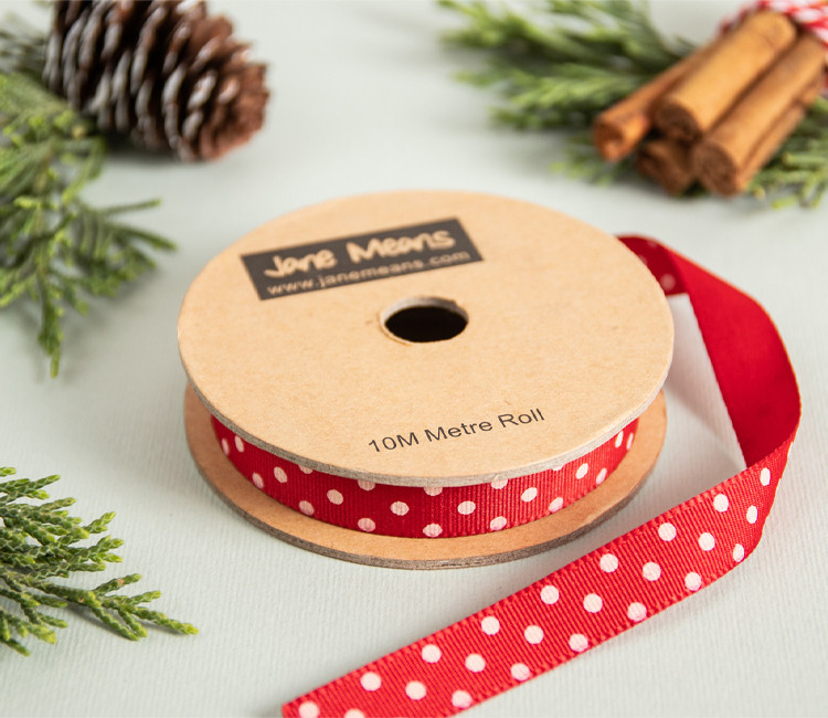 Nastro grosgrain a pois bianchi per decorare i tuoi regali Nastro grosgrain a pois bianchi per decorare i tuoi regali