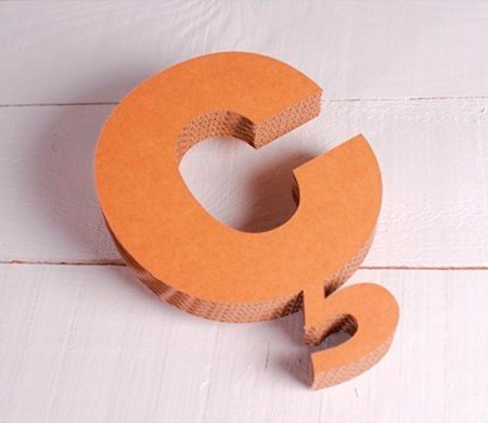 Lettere maiuscole in cartone per decorazioni