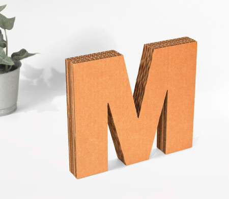 Lettere maiuscole in cartone per decorazioni