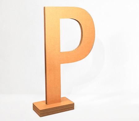 Lettere giganti di cartone