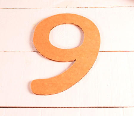 Numero grande di cartone