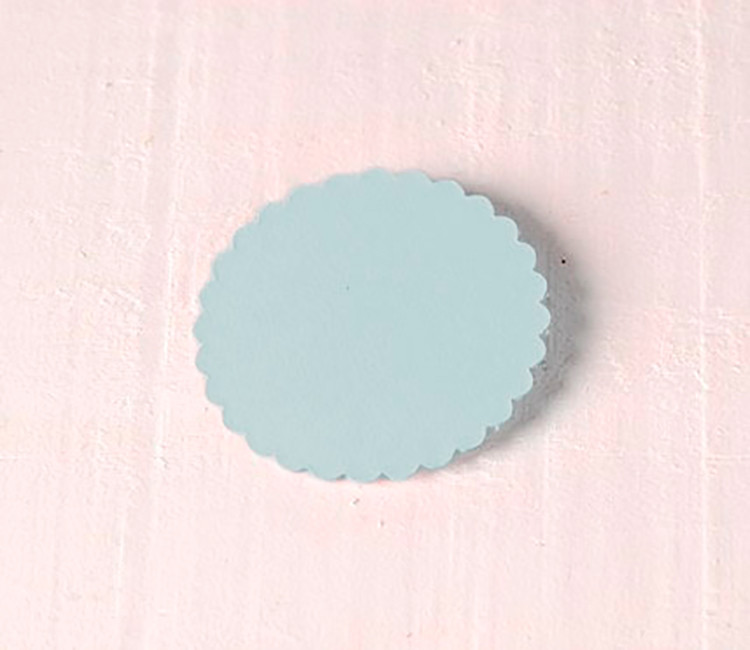 Etichette con bordo ondulato per regali creativi Etichette con bordo ondulato per regali creativi