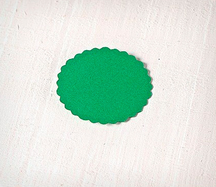 Etichette con bordo ondulato per regali creativi Etichette con bordo ondulato per regali creativi