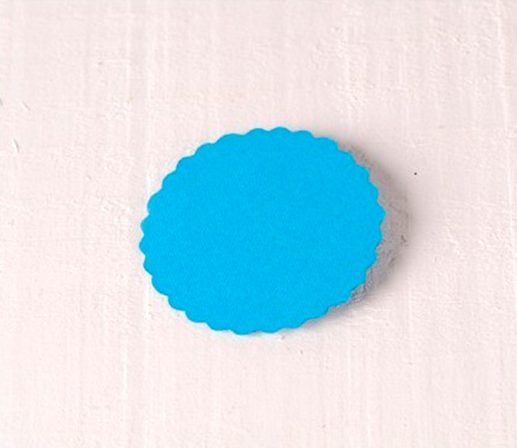 Etichette con bordo ondulato per regali creativi Etichette con bordo ondulato per regali creativi