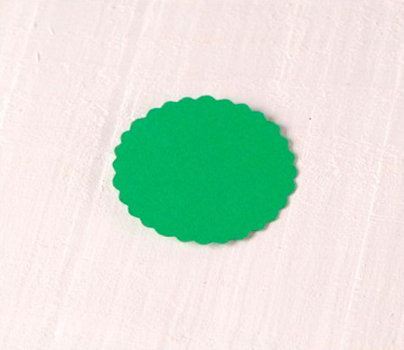 Etichette con bordo ondulato per regali creativi
