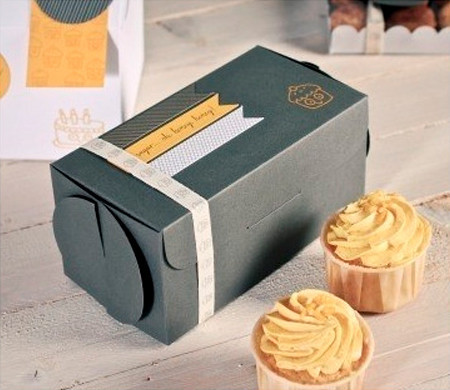 Scatola grigia per due cupcake