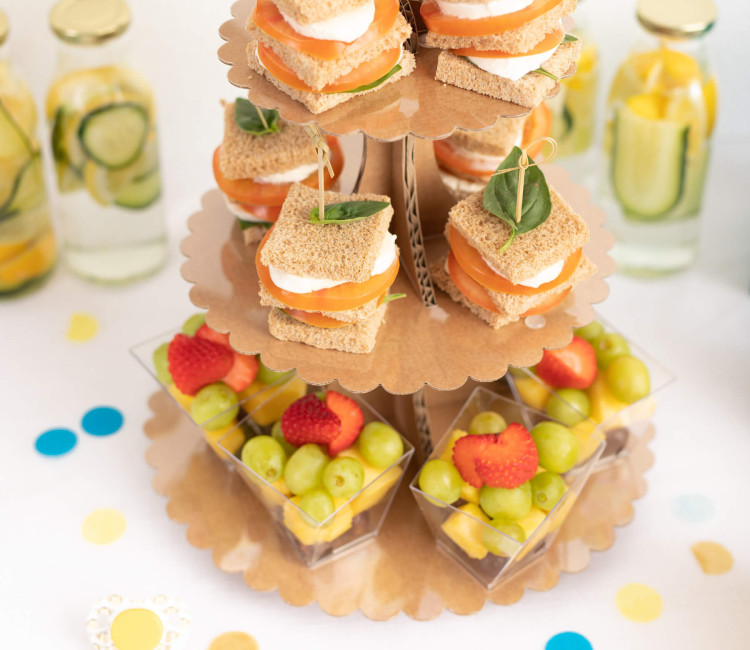 Espositore in cartone per cupcake e torte Espositore in cartone per cupcake e torte