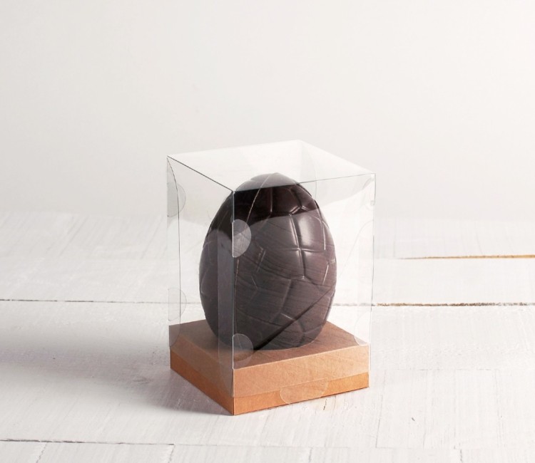 Scatole trasparenti per un uovo di Pasqua