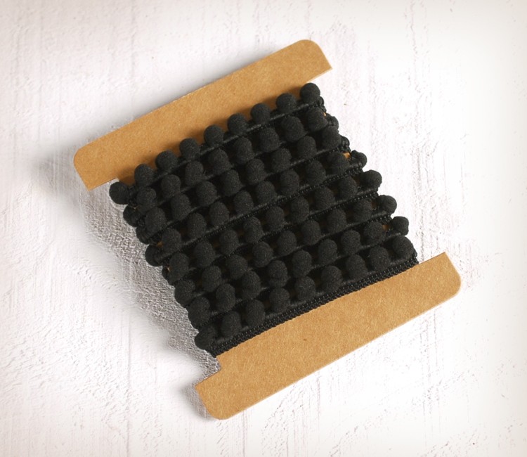 Nastro con Nappine, disponibile in Bianco o Nero