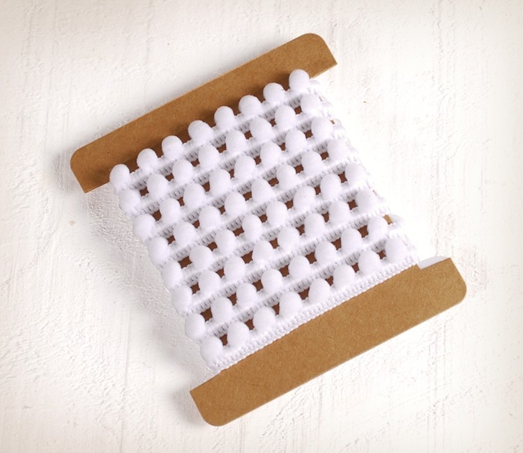 Nastro con Nappine, disponibile in Bianco o Nero