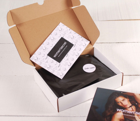 Scatola con fascia personalizzata per intimo